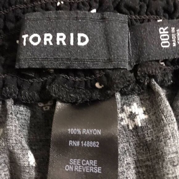 Torrid Black & White Print Dressy Pants Size 00R - Picture 8 of 8